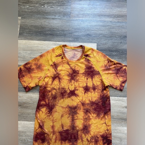 LULULEMON Men’s Orange Tye Dye Metal Vent Tech Short Sleeve Shirt Size Medium - Picture 2 of 9